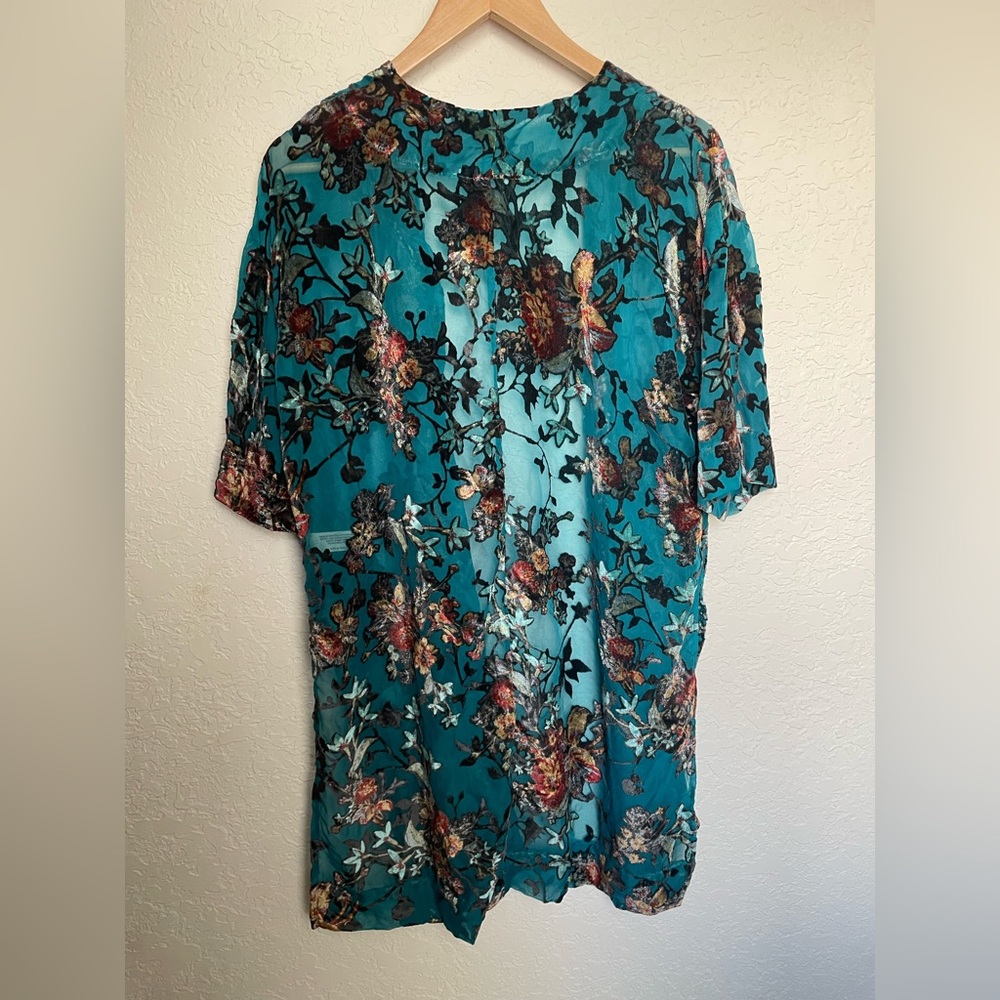 Arizona The Original Jean co. Persian Color Floral Kimono with slit on sides